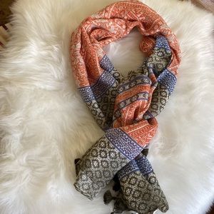 Women Chico’s Oblong Scarf, graphic art, tri color NWT